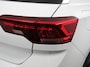 Volkswagen T-Roc 1.5 TSI Sport R-Design Automaat Navigatie Stoelverwarming Afneembare trekhaak Sfeerverlichting LED Lichtmetalen velgen Adaptieve cruise control Apple Carplay/ Andriod Auto Digitale cockpit
