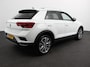 Volkswagen T-Roc 1.5 TSI Sport R-Design Automaat Navigatie Stoelverwarming Afneembare trekhaak Sfeerverlichting LED Lichtmetalen velgen Adaptieve cruise control Apple Carplay/ Andriod Auto Digitale cockpit