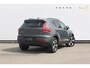 Volvo XC40 B3 177PK Automaat Plus Dark Panoramisch schuif-kanteldak / Adaptieve Cruise Control / Google infotainment / Parkeersensoren voor en achter met camera achter / Lederen bekleding / Blis