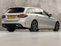 Mercedes-Benz C-klasse 160 AMG Sport Automaat (VIRTUAL COCKPIT, APPLE CARPLAY, GROOT NAVI, LEDER/ALCANTARA, CAMERA, SPORTSTOELEN, STOELVERWARMING, GETINT GLAS, NIEUWSTAAT)
