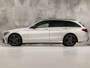 Mercedes-Benz C-klasse 160 AMG Sport Automaat (VIRTUAL COCKPIT, APPLE CARPLAY, GROOT NAVI, LEDER/ALCANTARA, CAMERA, SPORTSTOELEN, STOELVERWARMING, GETINT GLAS, NIEUWSTAAT)