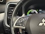 Mitsubishi Outlander 2.0 PHEV Deluxe 203Pk Automaat (SCHUIFDAK, NAVIGATIE, LEDER, STOELVERWARMING, ELEK SPORTSTOELEN, CAMERA, GETINT GLAS, TREKHAAK, NIEUWE APK, NIEUWSTAAT)