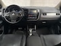Mitsubishi Outlander 2.0 PHEV Deluxe 203Pk Automaat (SCHUIFDAK, NAVIGATIE, LEDER, STOELVERWARMING, ELEK SPORTSTOELEN, CAMERA, GETINT GLAS, TREKHAAK, NIEUWE APK, NIEUWSTAAT)