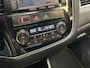 Mitsubishi Outlander 2.0 PHEV Deluxe 203Pk Automaat (SCHUIFDAK, NAVIGATIE, LEDER, STOELVERWARMING, ELEK SPORTSTOELEN, CAMERA, GETINT GLAS, TREKHAAK, NIEUWE APK, NIEUWSTAAT)