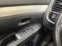Mitsubishi Outlander 2.0 PHEV Deluxe 203Pk Automaat (SCHUIFDAK, NAVIGATIE, LEDER, STOELVERWARMING, ELEK SPORTSTOELEN, CAMERA, GETINT GLAS, TREKHAAK, NIEUWE APK, NIEUWSTAAT)