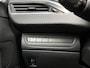 Peugeot 2008 1.2 PureTech Sport (APPLE CARPLAY, NAVIGATIE, CRUISE, PARKEERSENSOREN, SPORTSTOELEN, LM VELGEN, NIEUWE APK, NIEUWSTAAT)