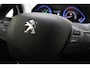 Peugeot 2008 1.2 VTi Allure Pack Premium Plus 82PK | Stoel Verwarming | Navigatie | Cruise Control | Climate Control | Lichtmetalen Velgen | Parkeer Sensoren Achter |