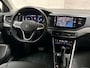 Volkswagen Polo 1.0 TSI Sportline Automaat (VIRTUAL COCKPIT, APPLE CARPLAY, KEYLESS, GROOT NAVI, CLIMATE, SPORTSTOELEN, LM VELGEN, CAMERA, GETINT GLAS, NIEUWSTAAT)