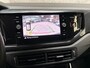 Volkswagen Polo 1.0 TSI Sportline Automaat (VIRTUAL COCKPIT, APPLE CARPLAY, KEYLESS, GROOT NAVI, CLIMATE, SPORTSTOELEN, LM VELGEN, CAMERA, GETINT GLAS, NIEUWSTAAT)