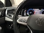 Volkswagen Polo 1.0 TSI Sportline Automaat (VIRTUAL COCKPIT, APPLE CARPLAY, KEYLESS, GROOT NAVI, CLIMATE, SPORTSTOELEN, LM VELGEN, CAMERA, GETINT GLAS, NIEUWSTAAT)