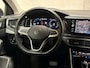 Volkswagen Polo 1.0 TSI Sportline Automaat (VIRTUAL COCKPIT, APPLE CARPLAY, KEYLESS, GROOT NAVI, CLIMATE, SPORTSTOELEN, LM VELGEN, CAMERA, GETINT GLAS, NIEUWSTAAT)