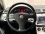 Volkswagen Passat Variant 3.2 V6 Highline 4M 251Pk Automaat (NAVIGATIE, LEDER, STOELVERWARMING, ADAPTIVE CRUISE, SPORTSTOELEN, GETINT GLAS, TREKHAAK, XENON, NIEUWSTAAT)