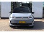 Volkswagen ID.3 Pro Limited Edition 59 kWh 204PK / 150kW, Steunhaak (voor fietsendrager), 19" 'Bergen' LMV, LED Matrix koplampen (IQ.Lights), dynamische grootlichtassistent (dynamic light assist), navigatie, Apple Carplay & Android Auto, DAB+, achteruitrijcamera (rear view), adaptieve cruise control (acc), parkeersensoren voor en achter (pdc), verwarmbare voorstoelen, verwarmbaar multifunctioneel lederen stuurwiel, privacy glas, diefstalalarm, 2-zone climatronic, parkeerassistent incl. parkeerhulp (park assist plus) etc.