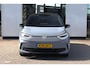 Volkswagen ID.3 Pro Limited Edition 59 kWh 204PK / 150kW, Steunhaak (voor fietsendrager), 19" 'Bergen' LMV, LED Matrix koplampen (IQ.Lights), dynamische grootlichtassistent (dynamic light assist), navigatie, Apple Carplay & Android Auto, DAB+, achteruitrijcamera (rear view), adaptieve cruise control (acc), parkeersensoren voor en achter (pdc), verwarmbare voorstoelen, verwarmbaar multifunctioneel lederen stuurwiel, privacy glas, diefstalalarm, 2-zone climatronic, parkeerassistent incl. parkeerhulp (park assist plus) etc.