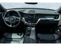 Volvo XC60 2.0 T6 Plug-in hybrid AWD Plus Black Edition | Adaptieve Cruise Control | Panoramadak | Harman Kardon Audio | Stoel-/Stuur-/Voorruitverwarming | Dodehoek Detectie | 360° Parkeercamera |