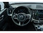 Volvo XC60 2.0 T6 Plug-in hybrid AWD Plus Black Edition | Adaptieve Cruise Control | Panoramadak | Harman Kardon Audio | Stoel-/Stuur-/Voorruitverwarming | Dodehoek Detectie | 360° Parkeercamera |