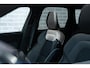 Volvo XC60 2.0 T6 Plug-in hybrid AWD Plus Black Edition | Adaptieve Cruise Control | Panoramadak | Harman Kardon Audio | Stoel-/Stuur-/Voorruitverwarming | Dodehoek Detectie | 360° Parkeercamera |