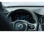 Volvo XC60 2.0 T6 Plug-in hybrid AWD Plus Black Edition | Adaptieve Cruise Control | Panoramadak | Harman Kardon Audio | Stoel-/Stuur-/Voorruitverwarming | Dodehoek Detectie | 360° Parkeercamera |