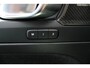 Volvo XC40 2.0 B4 Plus Dark | Elektrisch verstelbare stoelen met memory | Adaptieve cruise controle | Verwarmbare voorstoelen | Verwarmbaar stuurwiel | Andriod Auto | Apple CarPlay | Blind spot