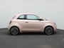Fiat 500 500e 42 kWh La Prima | ACHTERUITRIJCAMERA | STOELVERWARMING | APPLE CARPLAY - ANDROID AUTO | LEDEREN BEKLEDING | ADAPTIVE CRUISE CONTROL |