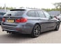 BMW 3-Serie Touring 318d | MASSAVLIEGWIEL HOORBAAR | Trekhaak afneembaar | Navigatie | Bluetooth | Elek kofferdeksel