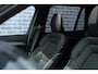 Volvo XC90 2.0 T8 Recharge AWD Ultimate Dark | Adaptieve Cruise Control | Panoramadak | Luchtvering | Trekhaak | 360° Parkeercamera | Stoel-/Stuurverwarming | Nappa Lederen Sportstoelen | Head-Up Display |
