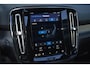 Volvo XC40 Recharge P8 AWD R-Design | Panoramadak | BLIS | Verwarmbare voorstoelen en stuurwiel | Premium audio by Harman Kardon | Adaptieve cruise control | Elektrische achterklep | Verwarmbare voorruit |