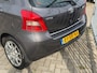 Toyota Yaris 1.3 VVTi Sol 5 DEURS! 1E EIGENAAR l NL AUTO NAP! NIEUWSTAAT VOL LEER l AIRCO l LMV l MTF-STUUR l NIEUWE APK l DEALER
