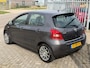 Toyota Yaris 1.3 VVTi Sol 5 DEURS! 1E EIGENAAR l NL AUTO NAP! NIEUWSTAAT VOL LEER l AIRCO l LMV l MTF-STUUR l NIEUWE APK l DEALER