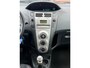 Toyota Yaris 1.3 VVTi Sol 5 DEURS! 1E EIGENAAR l NL AUTO NAP! NIEUWSTAAT VOL LEER l AIRCO l LMV l MTF-STUUR l NIEUWE APK l DEALER