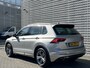 Volkswagen Tiguan 1.4 TSI R-line / Digitaal dashboard / Pano / Navigatie / App connect / Camera / Zwenkbare trekhaak / Allseason /