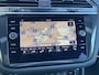 Volkswagen Tiguan 1.4 TSI R-line / Digitaal dashboard / Pano / Navigatie / App connect / Camera / Zwenkbare trekhaak / Allseason /