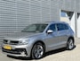 Volkswagen Tiguan 1.4 TSI R-line / Digitaal dashboard / Pano / Navigatie / App connect / Camera / Zwenkbare trekhaak / Allseason /