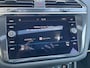 Volkswagen Tiguan 1.4 TSI R-line / Digitaal dashboard / Pano / Navigatie / App connect / Camera / Zwenkbare trekhaak / Allseason /