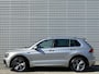 Volkswagen Tiguan 1.4 TSI R-line / Digitaal dashboard / Pano / Navigatie / App connect / Camera / Zwenkbare trekhaak / Allseason /