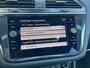 Volkswagen Tiguan 1.4 TSI R-line / Digitaal dashboard / Pano / Navigatie / App connect / Camera / Zwenkbare trekhaak / Allseason /
