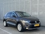 Volkswagen T-Roc 1.5 TSI Sport / Digitaal dashboard / Pano / Navigatie / App connect / Parkeersensoren V+A / Trekhaak / **