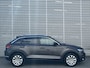 Volkswagen T-Roc 1.5 TSI Sport / Digitaal dashboard / Pano / Navigatie / App connect / Parkeersensoren V+A / Trekhaak / **