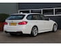 BMW 3-Serie Touring 318i M Sport | NL Auto | PANO-DAK | HARMAN KARDON | Keyless | Digi-Dash | Navi | BMW ConnectedDrive | Sportstoelen | Stoelverw | ECC | Bluetooth | PDC | AUX-USB | Alarm | Dealer onderhouden | Zeer nette