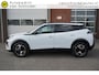 Peugeot 2008 1.2 PureTech 101 pk Allure DIGI COCKPIT - CAMERA - CARPLAY / ANDROID - NAVI - PARKEERSENSOREN V+A - HALF LEDER - 17 INCH LMV - DONKERE HEMEL - CLIMA - CRUISE - BLUETOOTH - LED - DAB+ - RIJSTROOKSENSOR - PRIVACYGLAS