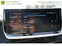 Peugeot 2008 1.2 PureTech 101 pk Allure DIGI COCKPIT - CAMERA - CARPLAY / ANDROID - NAVI - PARKEERSENSOREN V+A - HALF LEDER - 17 INCH LMV - DONKERE HEMEL - CLIMA - CRUISE - BLUETOOTH - LED - DAB+ - RIJSTROOKSENSOR - PRIVACYGLAS