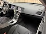 Volvo V60 1.6 T3 R-Design Org.NL! / Cruise / Navigatie / Afn. Trekhaak / PDC / 18'' LMV