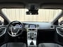 Volvo V60 1.6 T3 R-Design Org.NL! / Cruise / Navigatie / Afn. Trekhaak / PDC / 18'' LMV