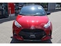 Toyota Yaris 1.5 HYBRID 130 EXECUTIVE NIEUW! BLIND-SPOT JBL-AUDIO HUD PANODAK P-SENSOREN STOEL/STUURVERW KEYLESS APPLE/ANDROID AD-CRUISE