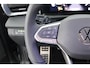 Volkswagen T-Roc 1.5 eTsi 150pk DSG R-Line First Edition Trekhaak Camera Keyless Stoelverwarming Virtual Cockpit Navigatie