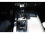 Volvo V60 T6 AWD R-Design | Elektrisch verstelbare bestuurdersstoel met geheugen | Adaptive Cruise Control & Pilot Assist | Premium Audio by Bowers & Wilkins | Head-up display | Rondomzicht camera | Voorstoelen en stuurwiel verwarmd | Achterbank verwarmd | Koplampen adaptief | Trekhaak semi elektrisch | Keyless entry & drive | Dodehoekdetectie met correctie | Apple Carplay & Android Auto | Extra getint glas | Standkachel |