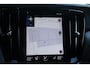 Volvo V60 T6 Recharge AWD R-Design | Panoramadak | Trekhaak | Stoelverwarming | BLIS | Pilot Assist | Harman / Kardon | Glossy Black