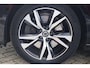 Volvo V60 T6 Recharge AWD R-Design | Panoramadak | Trekhaak | Stoelverwarming | BLIS | Pilot Assist | Harman / Kardon | Glossy Black