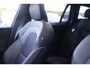 Volvo V60 T6 Recharge AWD R-Design | Panoramadak | Trekhaak | Stoelverwarming | BLIS | Pilot Assist | Harman / Kardon | Glossy Black