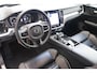 Volvo V60 T6 Recharge AWD R-Design | Panoramadak | Trekhaak | Stoelverwarming | BLIS | Pilot Assist | Harman / Kardon | Glossy Black